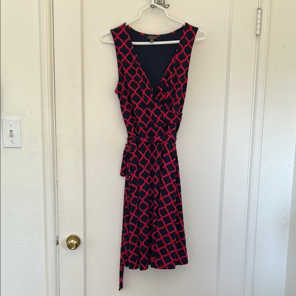 41 Hawthorn Red Midi Sheath Dress with V-Neck and Sleeveless Design